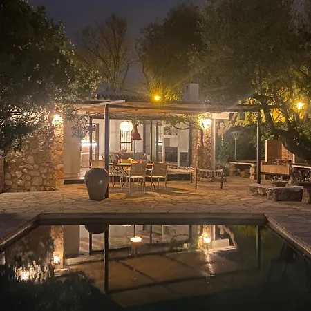בית נופש Bond Village *