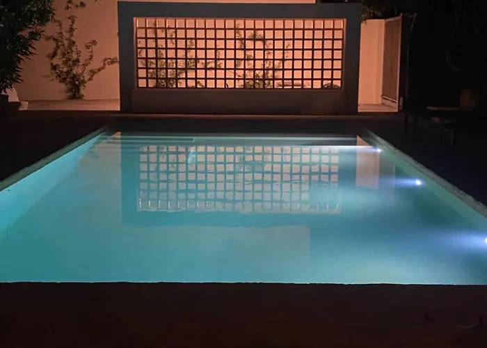 Bond Village *